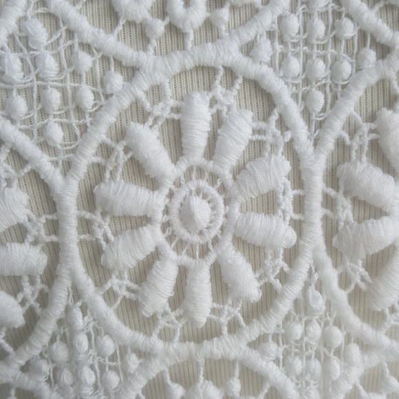 SOLD!! J. MCLAUGHLIN Crochet Coverlet - Size Small - Picture 3 of 5